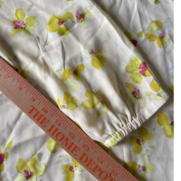 Cabi Go To Floral Soft Yellow Button Front Top Small V Neck Elegant Blouse Flowy - Picture 10 of 10